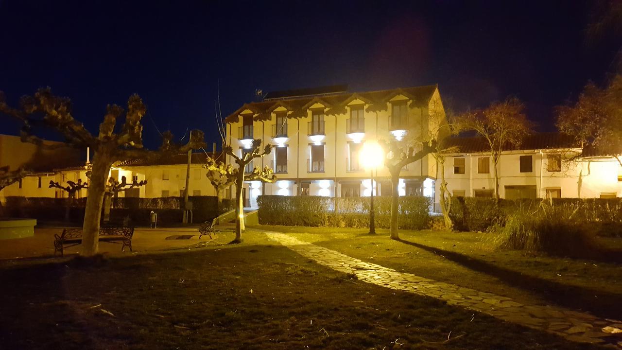 La Casa De Los Soportales Мансия де лас Мулас Екстериор снимка
